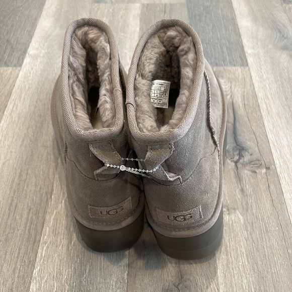 UGG WOMEN'S CLASSIC MINI PLATFORM BOOTS - Picture 8 of 16